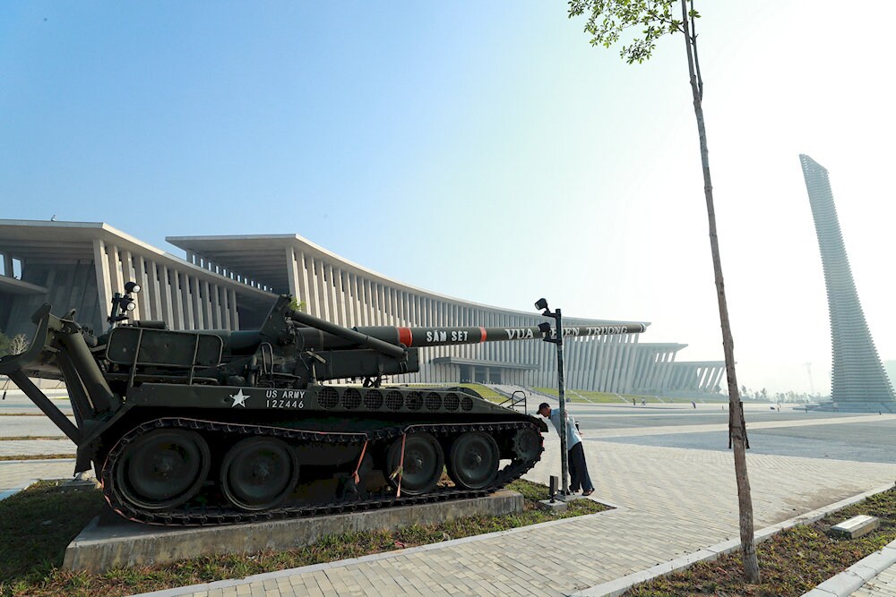 he 175mm self-propelled gun, dubbed the "King of the Battlefield" by the U.S.-backed South Vietnamese forces